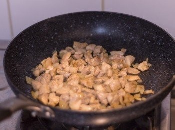 step8: 加入兜炒約2-3分鐘至半熟