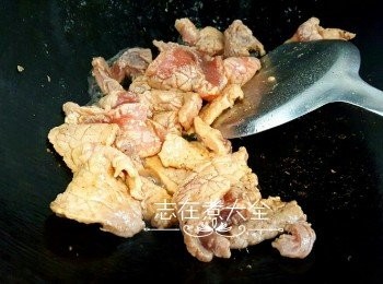 step2: 先將瘦肉炒至8成熟
