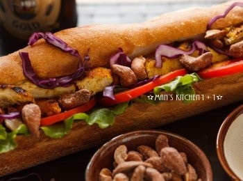 step5: 最後將雞肉切成好入口的大小夾入法國吐司中並灑上腰果就完成了。