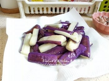 step4: 盛起放在廚紙上吸取過多油份