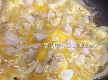 step3: 倒入一半蛋汁