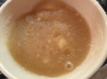 step3: 魚膠粉用適量水浸透。