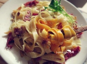 step9: 趁熱拌入蛋黃～麵條香濃滑順香Q帶勁