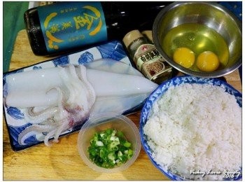 step1: 蔥及蒜先切成末/雞蛋打散備用