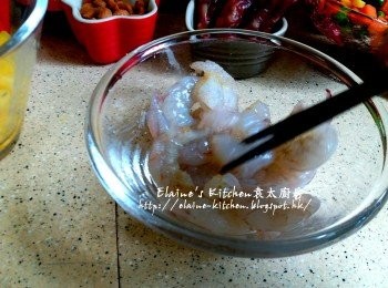 step5: 放入碗內加入鹽及胡椒粉調味拌勻