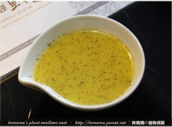 step10: 將玻璃杯中的所有<span class="group_1">食材</span>，充分拌勻即可，若想要醬汁口感更為滑順，可用攪拌機協助攪拌至濃稠。