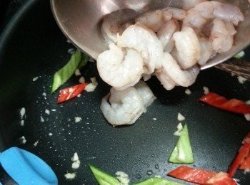 step9: 再落蝦仁炒勻