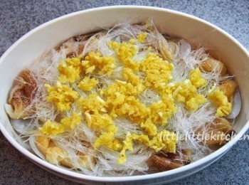 step2: 薑茸和蒜茸用鹽麴拌勻，蒸約 8 分鐘