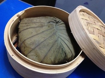 step6: 將荷葉包裹好, 臨食前再蒸15分鐘便可食用