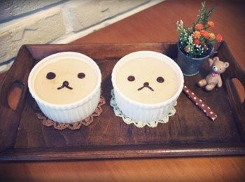 step8: 烤好的伯爵奶茶布丁冷卻後冰冰箱~~ 熊臉的眼睛鼻子我是用少許的巧克力融化後畫上的!! 如果懶的畫直接吃也可以!!!