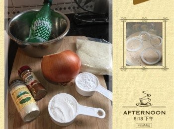 step1: 將麵粉、粟粉、蒜粉、Cayenne pepper、Perrier 混合，静待5mins

洋蔥切片，然後逐個逐個圈分開