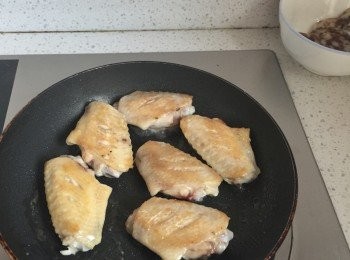 step3: 每隔2分鐘要翻面，以免煎糊。