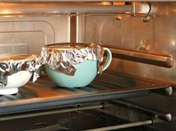 step9: 煮滾一鍋水，以明火中火蒸12分鐘。　或　預熱蒸焗爐至100℃ 蒸12分鐘。