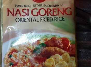 step3: 加入炒飯醬炒勻。