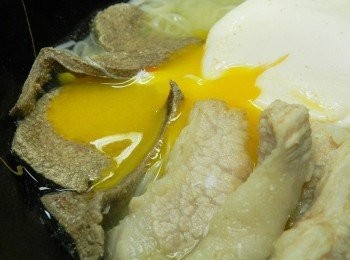 step6: 吃前把蛋包撮破~拌一扮再吃~最棒~~