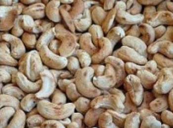 step3: 炒至腰果顏色全部發黃即可