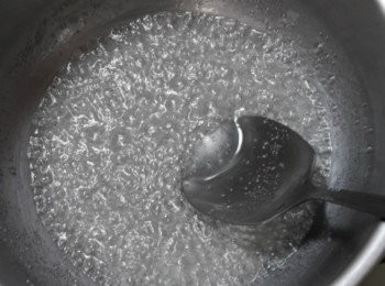 step2: 作法1慢慢倒入2,攪拌均勻後改中小火繼續拌煮