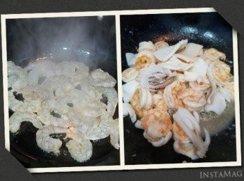 step2: 先熱鑊爆香蝦及鮮魷盛起不用洗鑊。