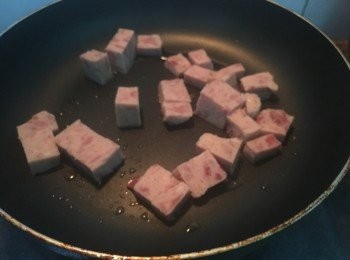 step2: 落午餐肉炒兩炒