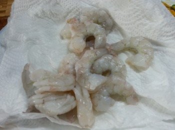 step2: 用廚房紙吸乾水份