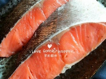 step1: 將三文魚洗凈, 用廚房紙印乾水份, 下醃料醃30分鐘