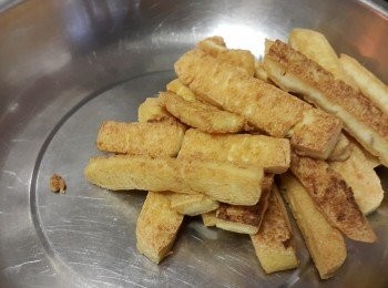 step3: 將豆腐煎至香脆備用