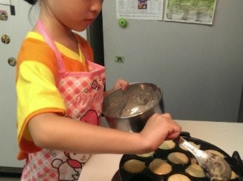 step2: 放到章魚丸盤子裡