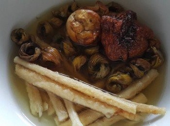step1: 姬松茸 , 金霍斛 , 沙蔘用清水浸洗至軟身隔水備用