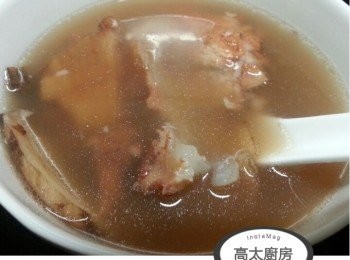 step3: 食用開水煮滾後,加入所有材料煮滾,再慢火煮4小時落鹽調味即可
