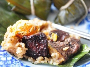 step8: 學會包粽子，以後裡面想加什麼餡料就自己做決定囉!