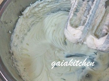 step4: Cream cheese+糖打鬆，