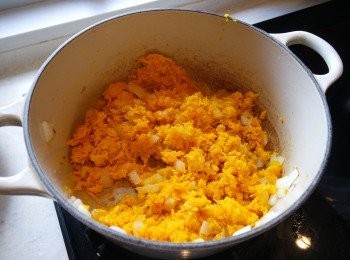 step5: 下南瓜, 略炒一下