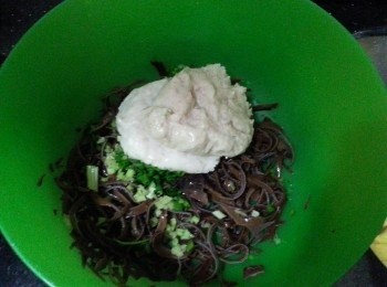 step4: 就可以所有材料攪均，芹菜，蔥花