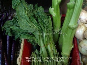 step1: 新鮮菜心尾部花和葉