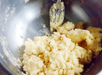 step2: 將低粉過篩加入適當攪拌均勻