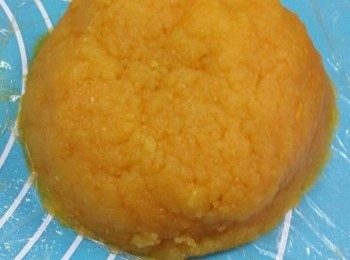 step8: 之後加入蛋王蓉，再搓