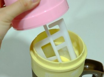 step4: 蓋上攪拌主機