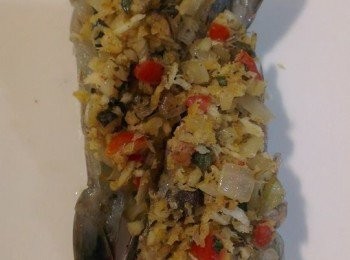 step7: 將<span class="group_2">普羅旺斯香料</span>均勻的擺入蝦身淋上橄欖油，開烤箱上下火以180度先進行預熱，再放入蝦子與蝦頭一起烤約10分鐘即可