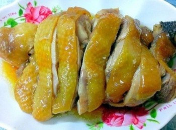 step4: 雞腿排蒸好稍稍放涼~切一切就好囉~