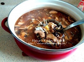 step12: 用中火煲至滾起後熄火 , 加入蛋液拌勻成蛋花即可