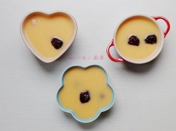 step4: 倒入打好的蛋汁。