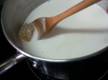 step9: 然後加入冰糖煮溶冰糖,試甜味後熄火待用