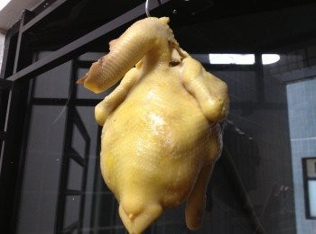 step6: 把雞掛起風乾1小時， 在雞皮上掃薄薄的麻油