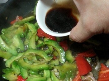 step14: 再落甜豉油炒勻,煮到醬汁傑身