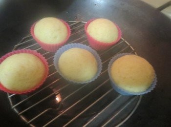 step5: 如果當天吃不完，就用保鮮膜包起來放進冰箱。想吃的時候可以將它重新蒸熱，或者放進微波爐加熱，味道都跟剛蒸好時一樣棒。