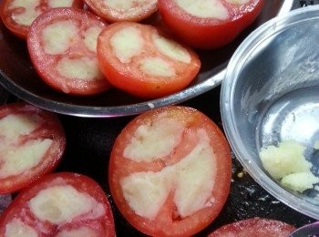 step3: 將薯蓉釀入蕃茄內待用