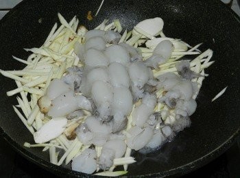 step5: 再下小花枝快炒