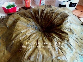 step11: 將一塊荷葉放上碟或其他器皿內