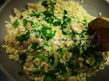 step5: 熄火, 灑上適量鹽及黑胡椒拌勻, 焗1分鐘
完成, 趁熱上碟