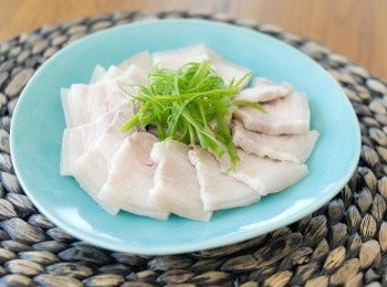 step4: 將醬汁淋在肉片上享用